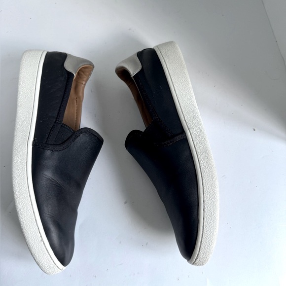 UGG Black Women's Cas Leather Slip On Sneakers. Size 10 - Picture 7 of 13